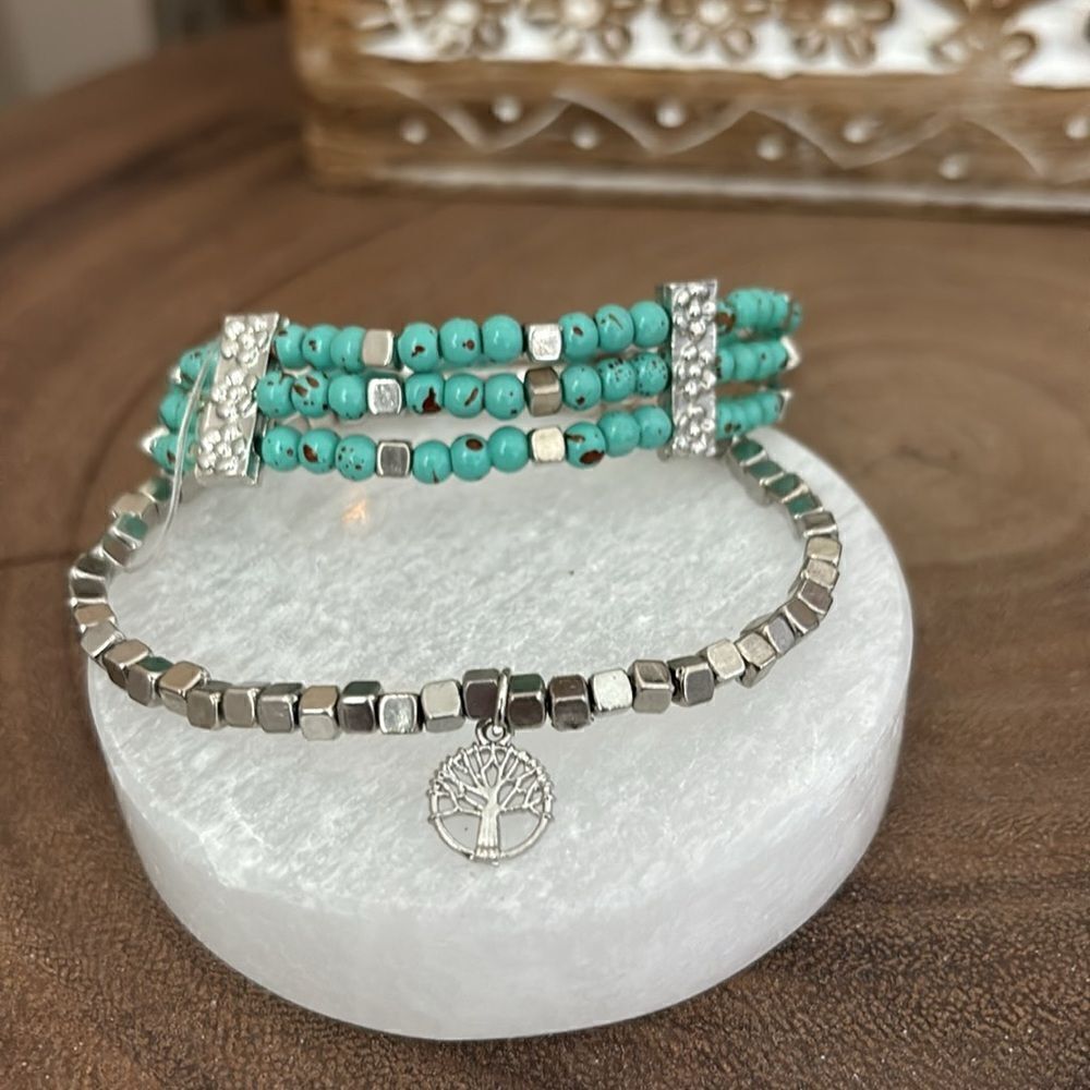 Myra Naida’s Cove Bracelet - Picture 4 of 8